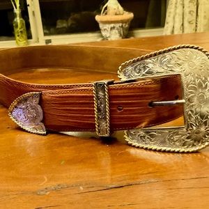 Guess by George Marciano Women’s Genuine Leather Belt & Silver Plated Buckle Med